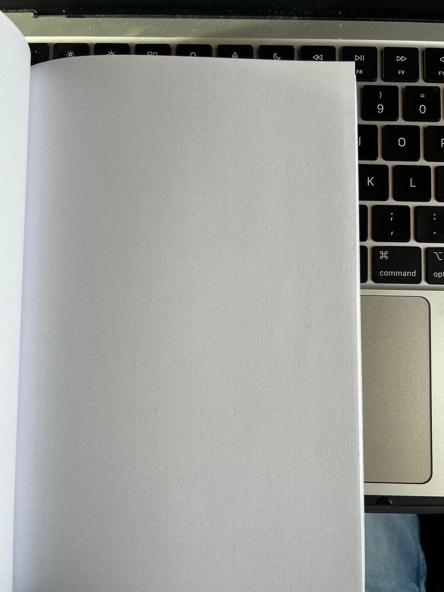 Libreta de notas con puntos