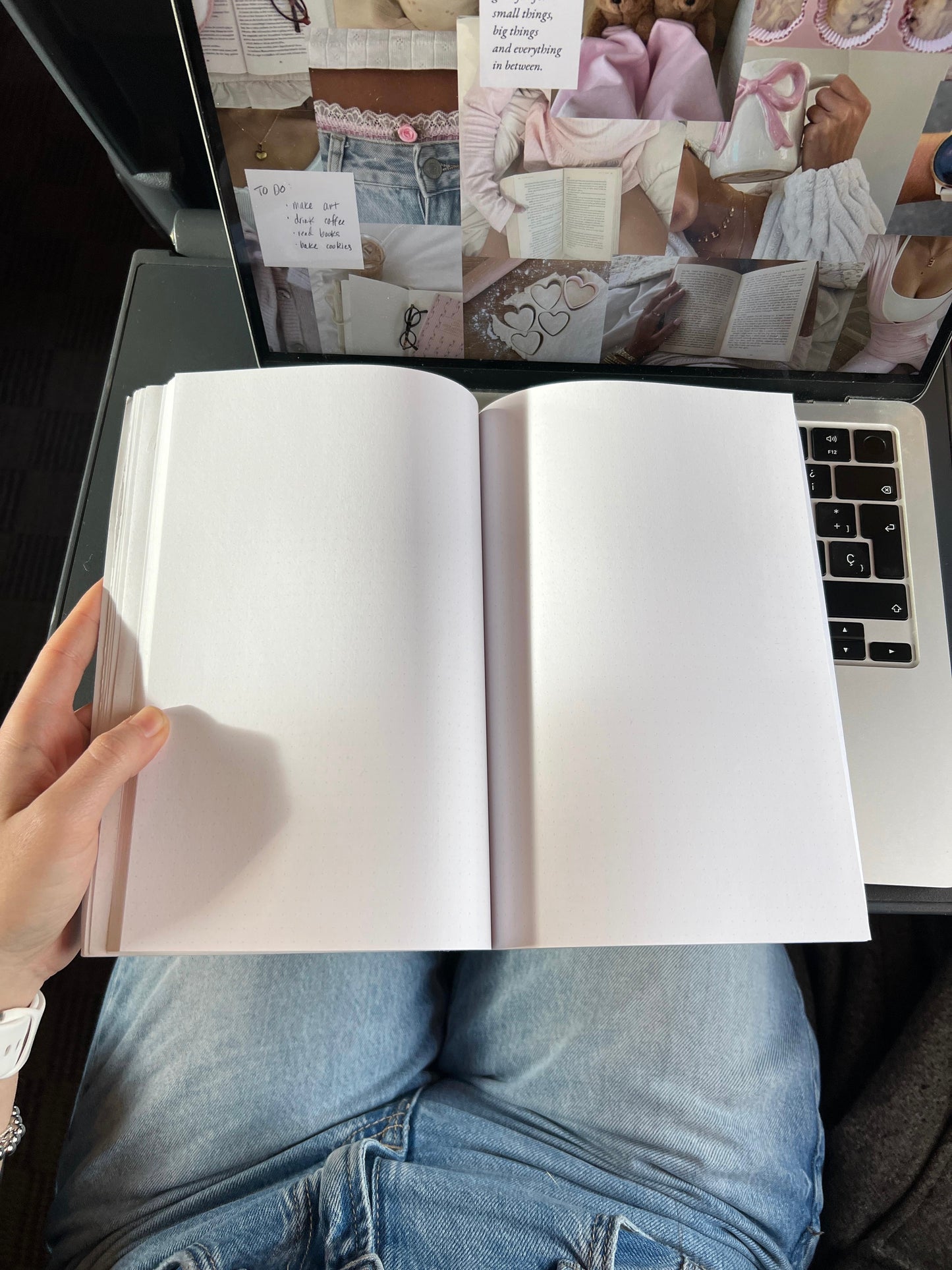 Libreta de notas con puntos